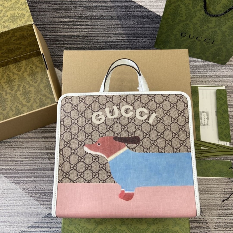 G*u*i shopping bags